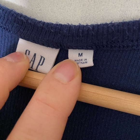 GAP STRETCHY BLUE LONG SLEEVE SHIRT SIZE MEDIUM - Picture 2 of 4